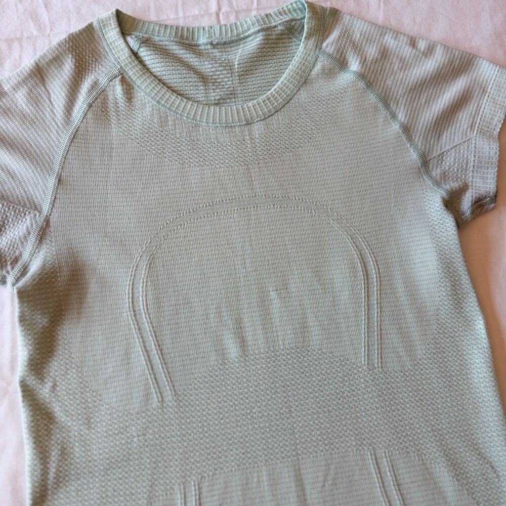 Lululemon Swiftly Tech Short Sleeve Shirt Size 4 Light Mint Green Athletic Tee